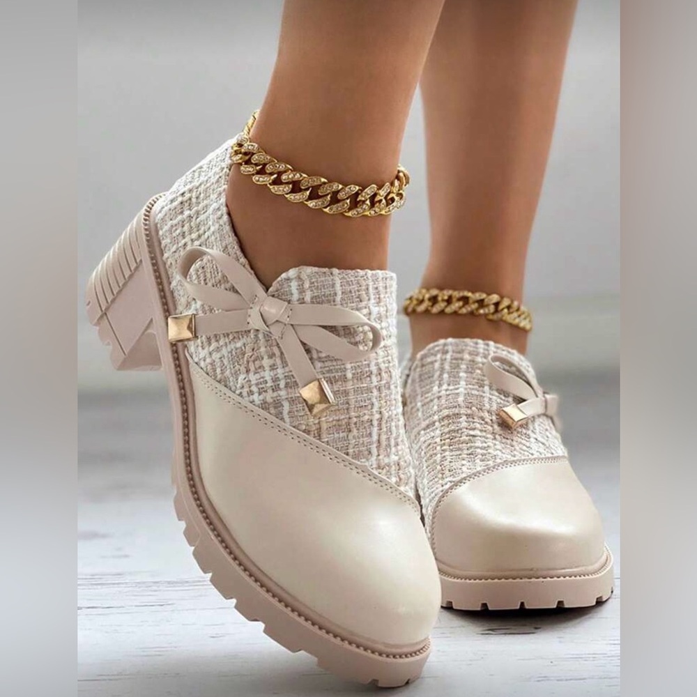 Chic Cream Loafers with Bow Accent